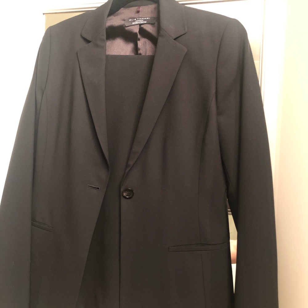Elie Tahari Suit Jacket/pants